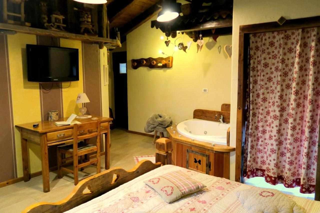 Romantica Suite Con Vasca Idromassaggio Aosta Ngoại thất bức ảnh